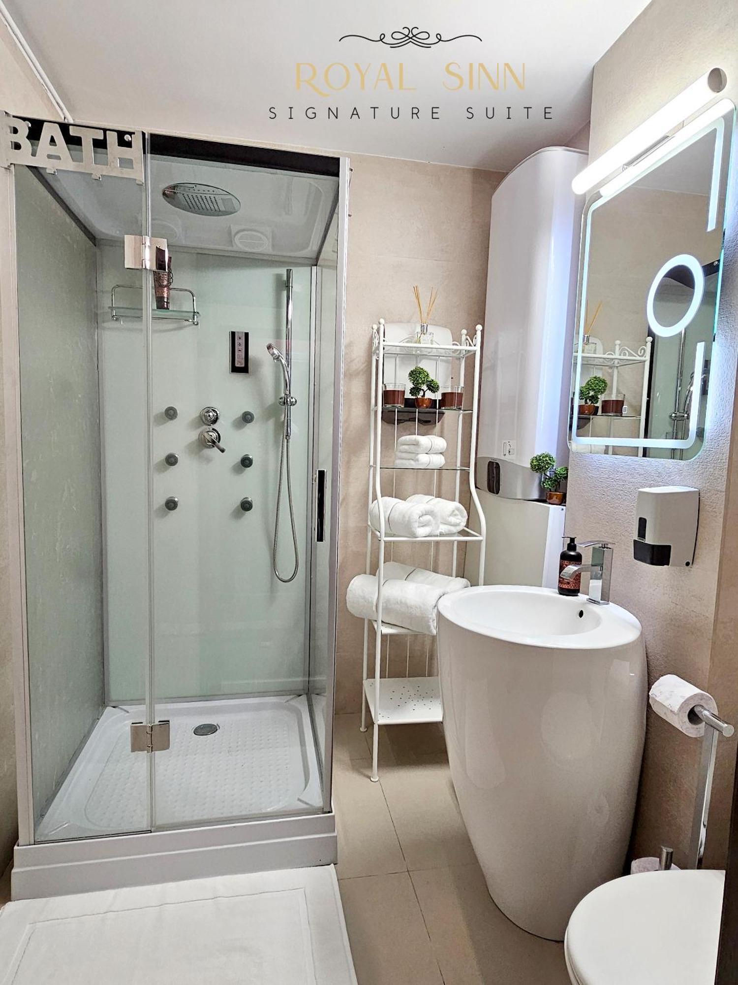 Royal Sinn Signature Suite Bukares Bagian luar foto