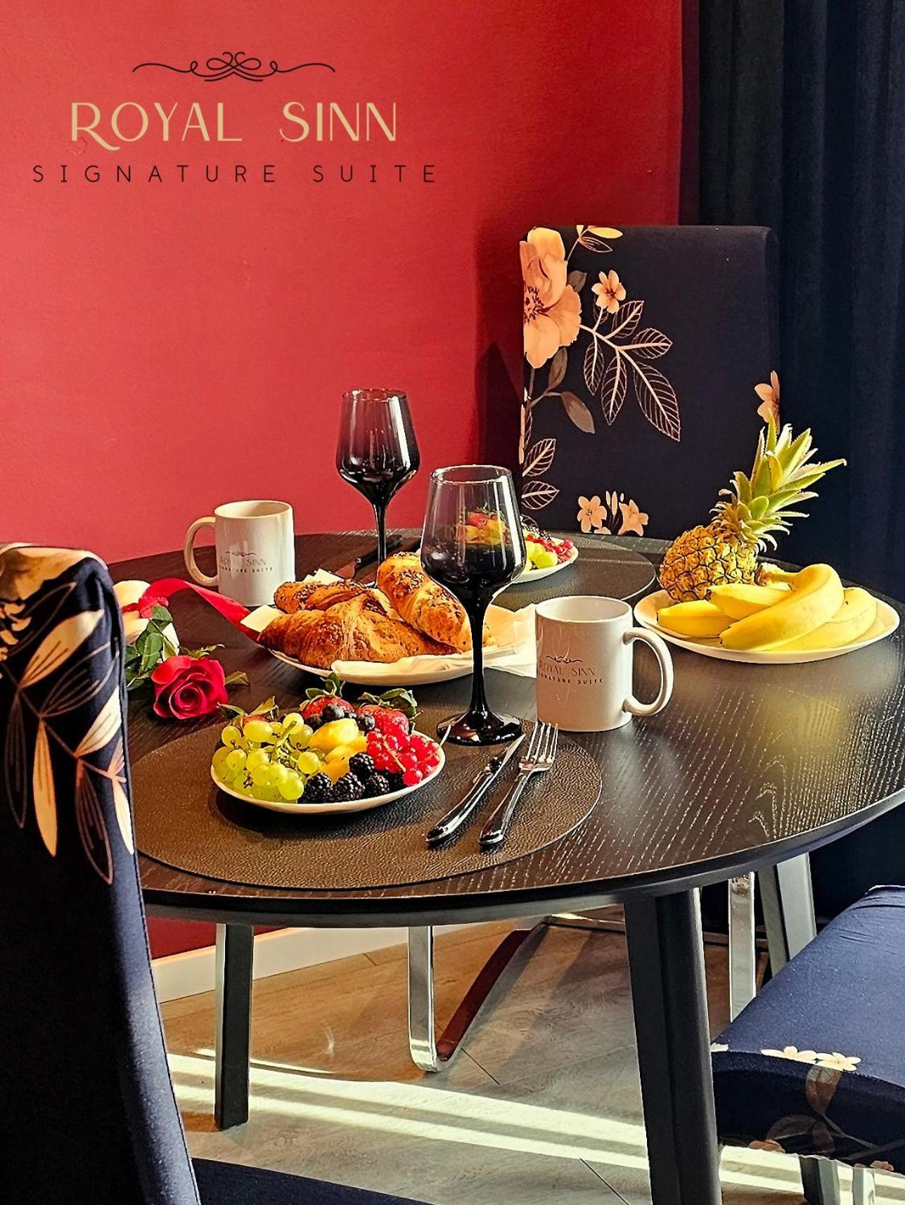 Royal Sinn Signature Suite Bukares Bagian luar foto