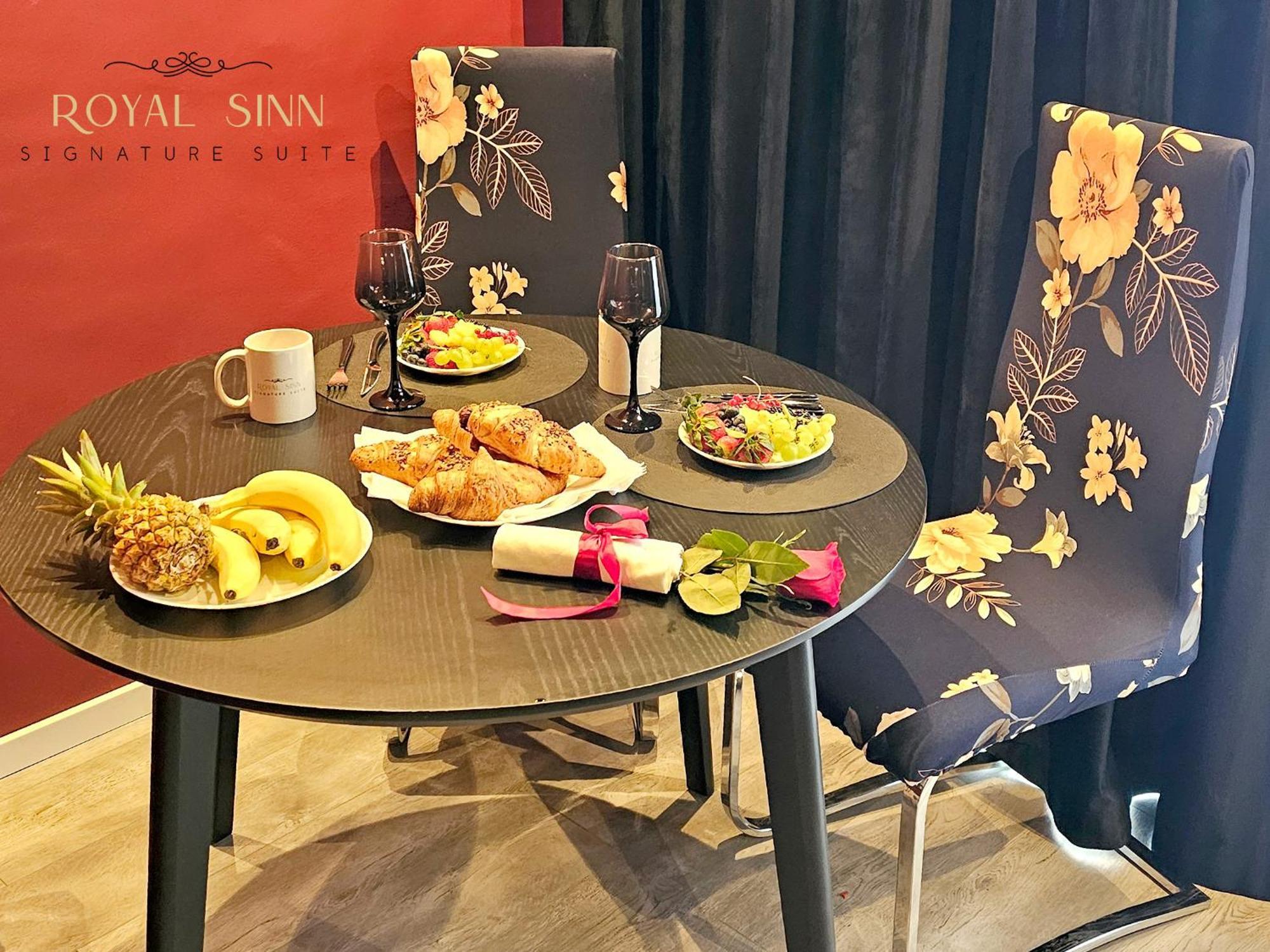 Royal Sinn Signature Suite Bukares Bagian luar foto