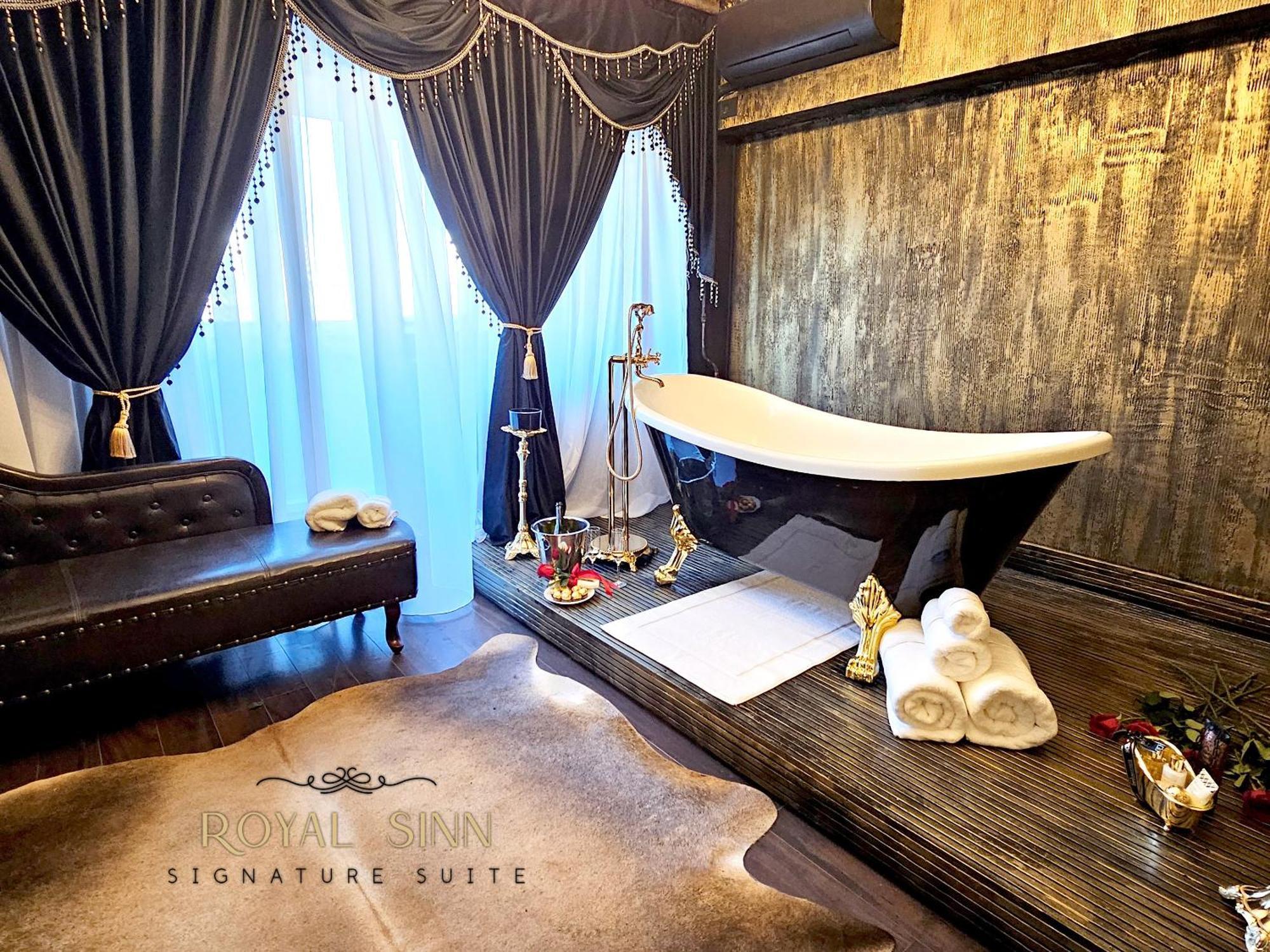 Royal Sinn Signature Suite Bukares Bagian luar foto