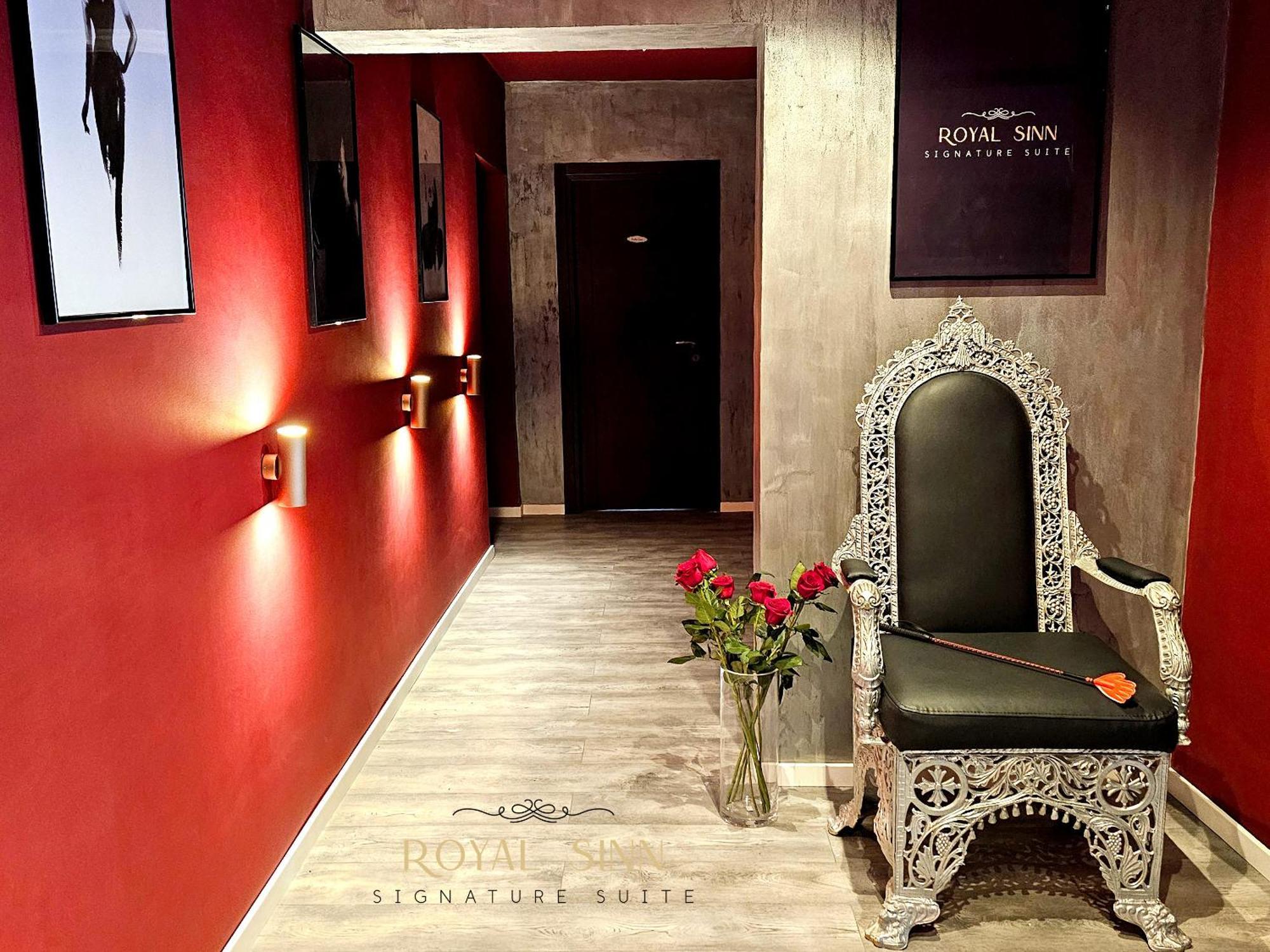 Royal Sinn Signature Suite Bukares Bagian luar foto