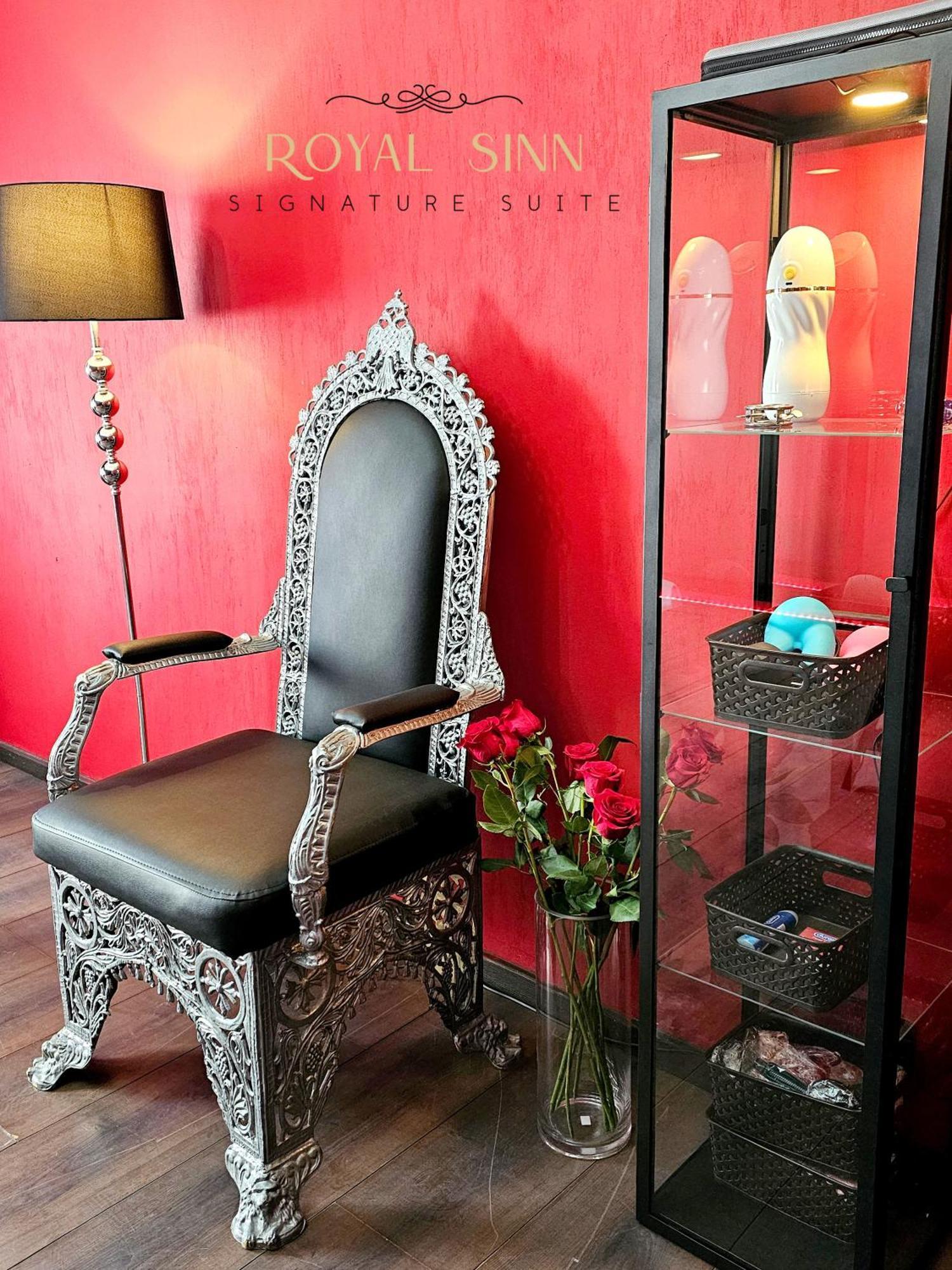 Royal Sinn Signature Suite Bukares Bagian luar foto